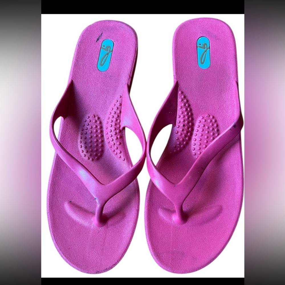 OKA b. Stylish Pink Flip-Flops sandal shoes. Size medium/large